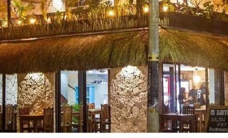 Hostal Maka y Cafetería El Santo